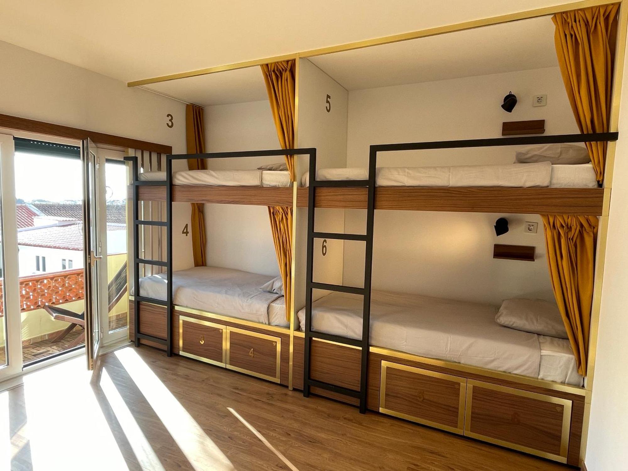 33 Hostel Балеал Екстериор снимка