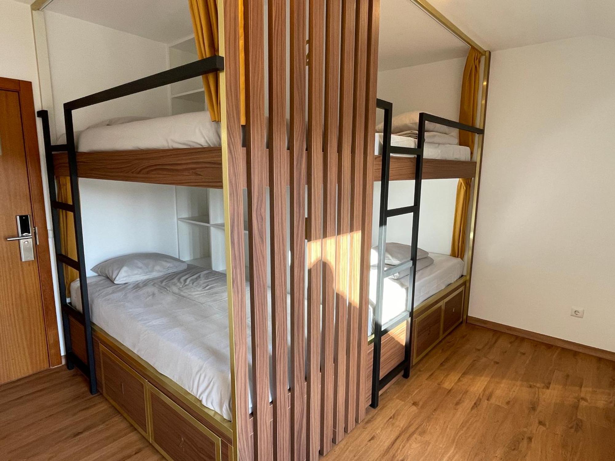 33 Hostel Балеал Екстериор снимка
