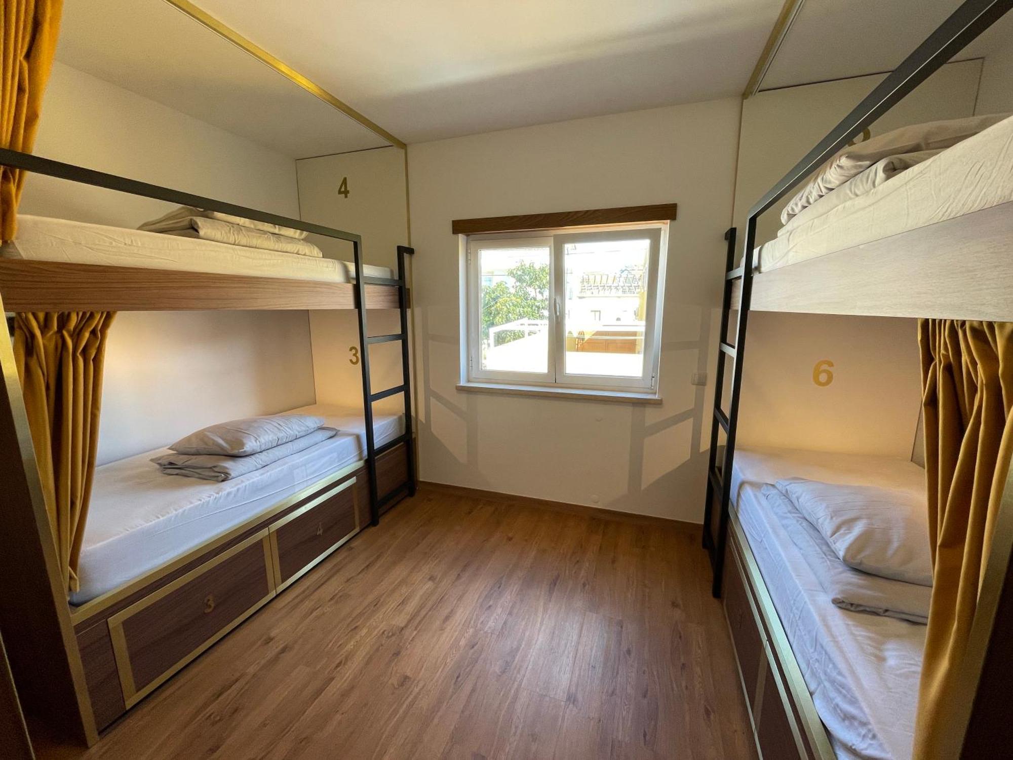 33 Hostel Балеал Екстериор снимка
