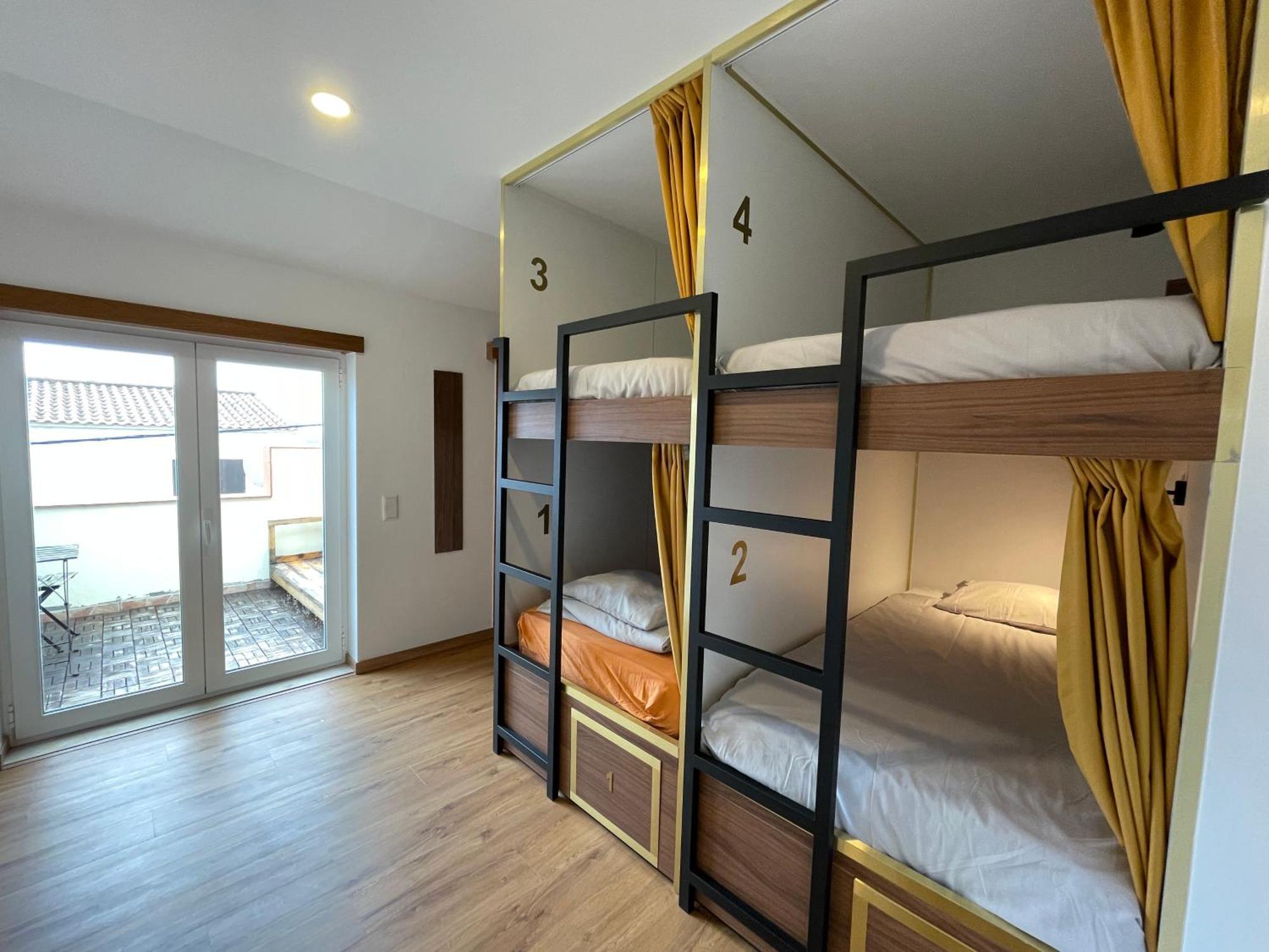 33 Hostel Балеал Екстериор снимка