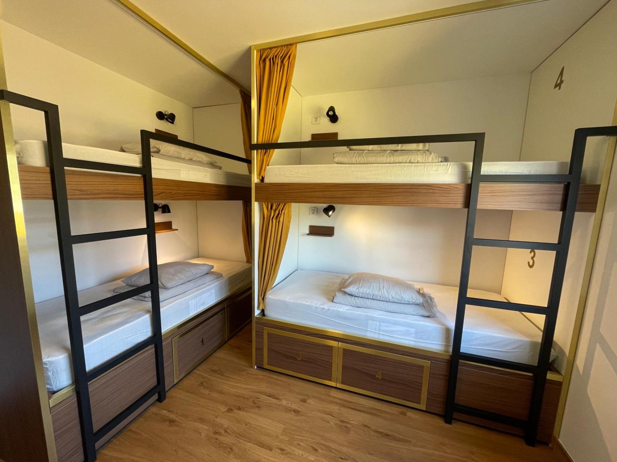33 Hostel Балеал Екстериор снимка