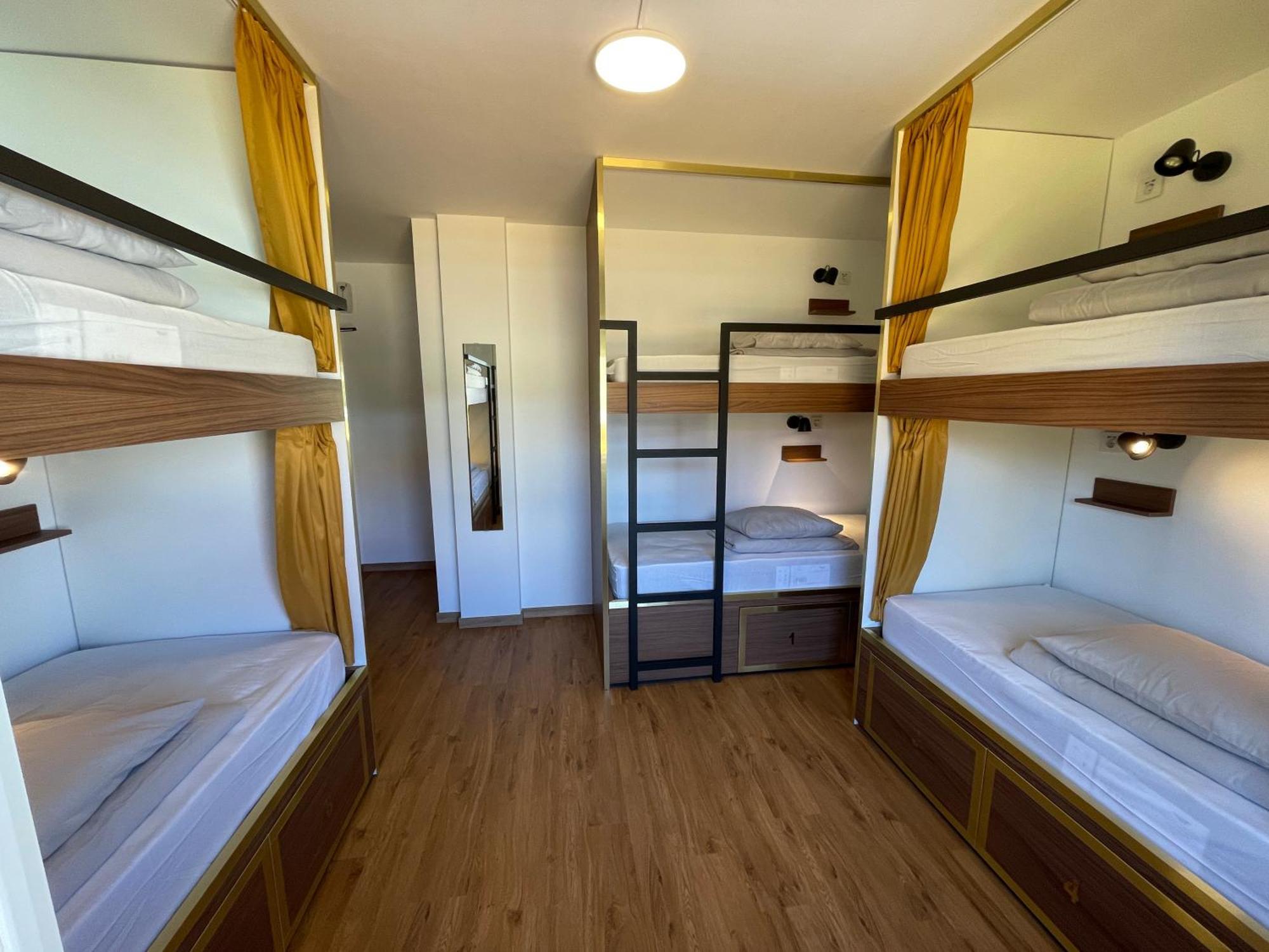 33 Hostel Балеал Екстериор снимка